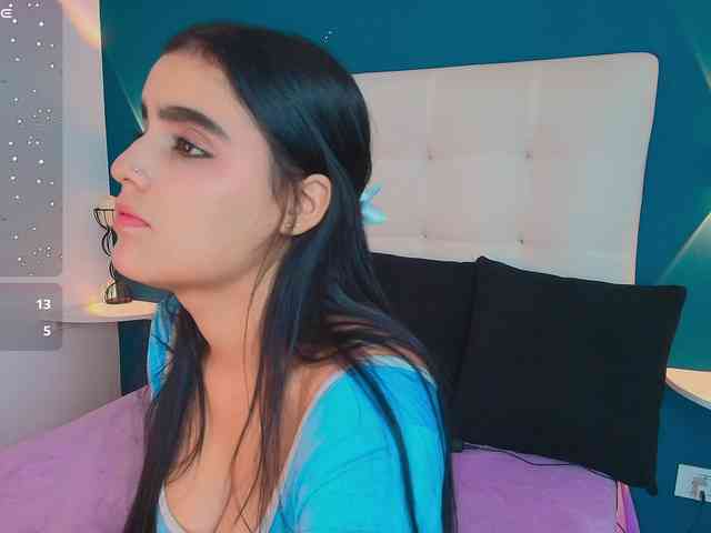 MiiaaCarter webcam