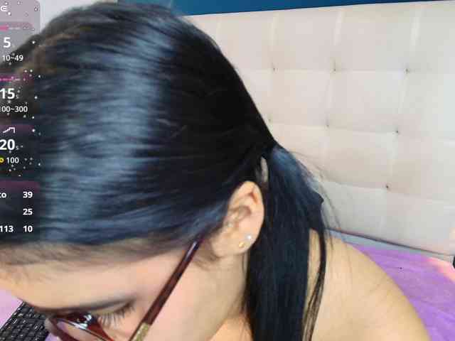 MiiaaCarter webcam