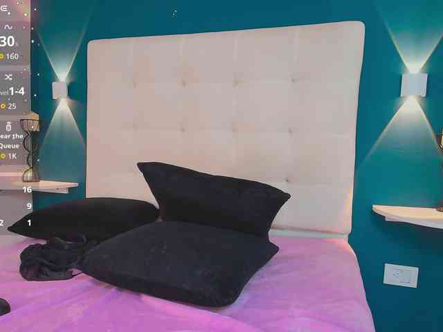 MiiaaCarter webcam