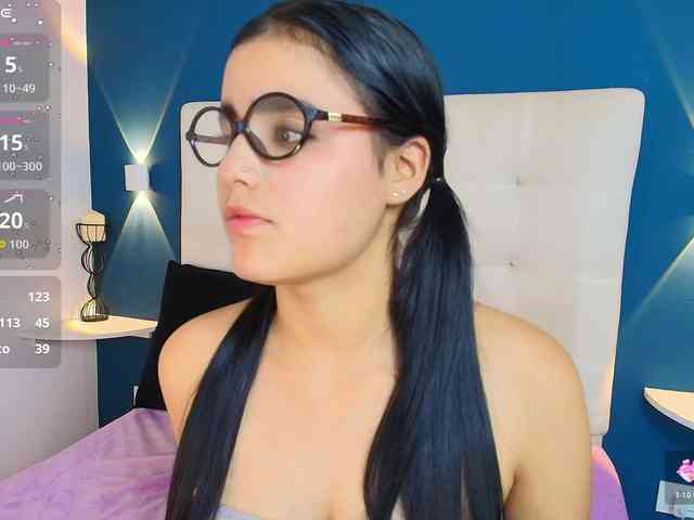 MiiaaCarter webcam