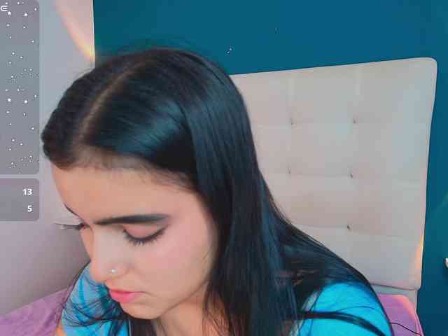 MiiaaCarter webcam