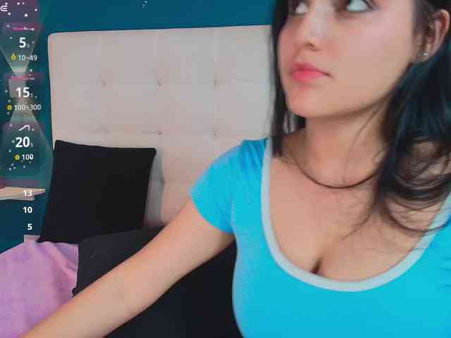 MiiaaCarter webcam