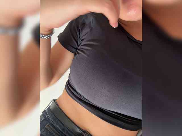 MiiaaCarter webcam
