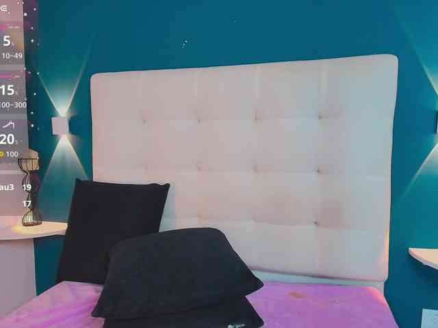 MiiaaCarter webcam