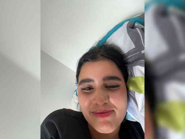 MiiaaCarter webcam
