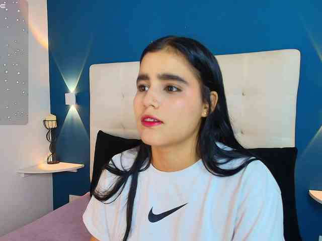 MiiaaCarter webcam