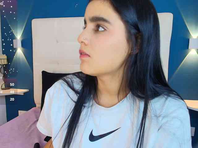 MiiaaCarter webcam