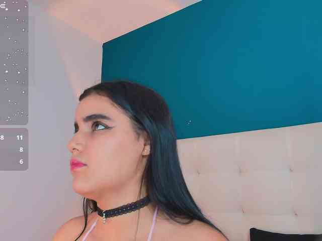 MiiaaCarter webcam