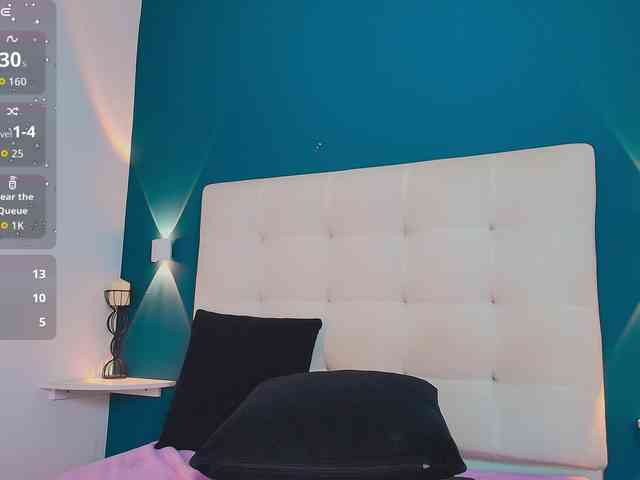 MiiaaCarter webcam