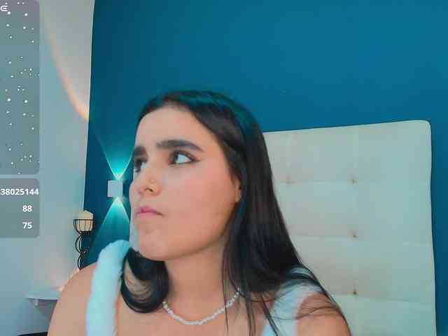 MiiaaCarter webcam