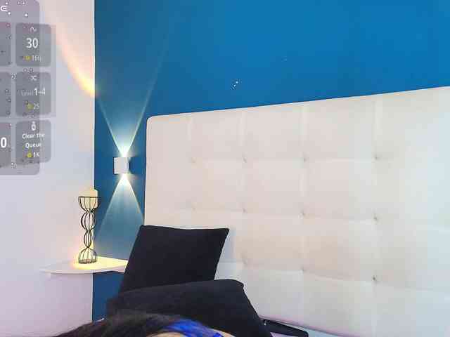 MiiaaCarter webcam