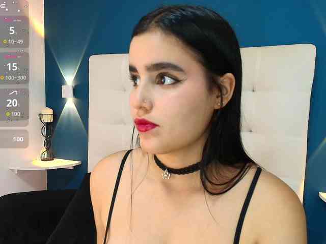 MiiaaCarter webcam