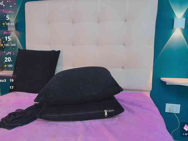 MiiaaCarter webcam