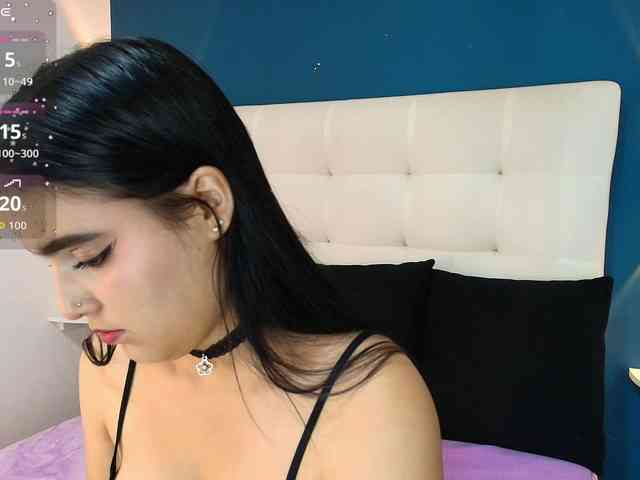 MiiaaCarter webcam