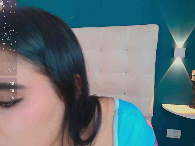 MiiaaCarter webcam