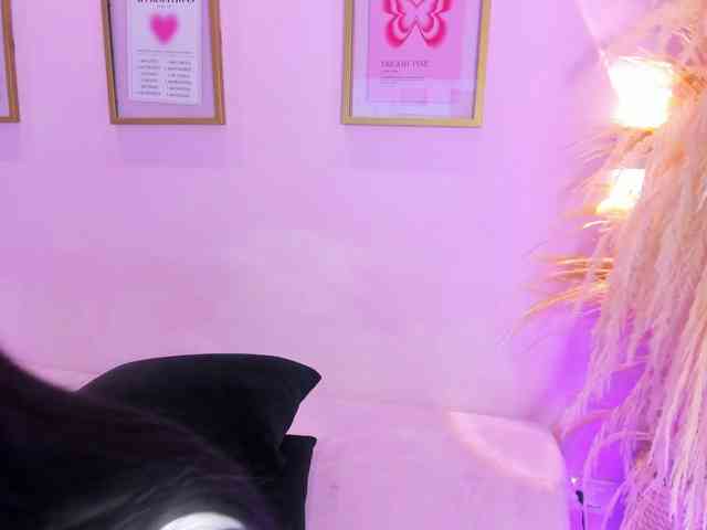 MiiaaCarter webcam