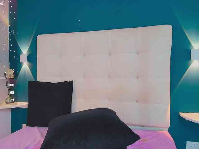 MiiaaCarter webcam