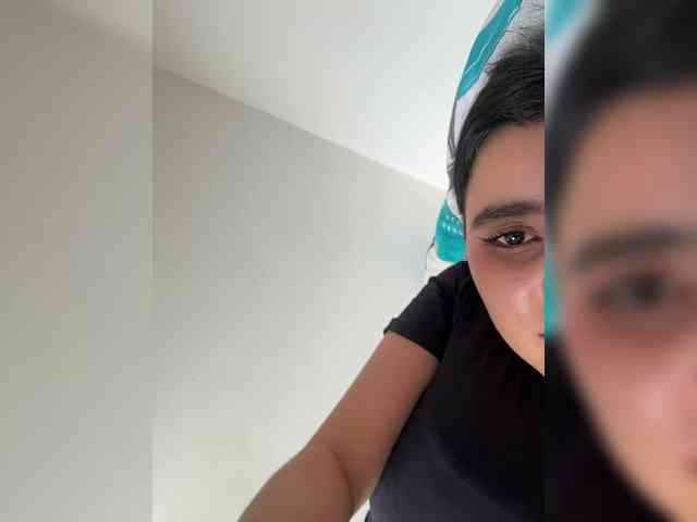 MiiaaCarter webcam