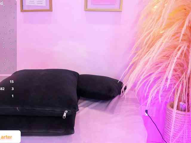 MiiaaCarter webcam