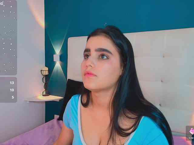 MiiaaCarter webcam