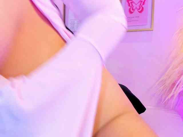 MiiaaCarter webcam