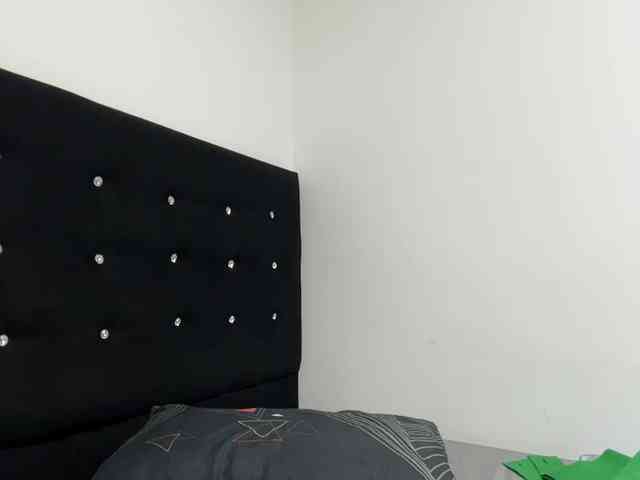 MiiaaCarter webcam