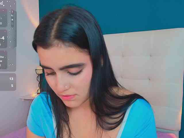 MiiaaCarter webcam