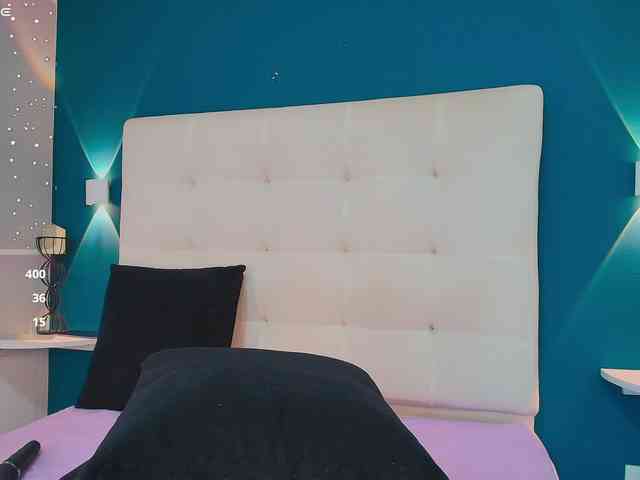 MiiaaCarter webcam