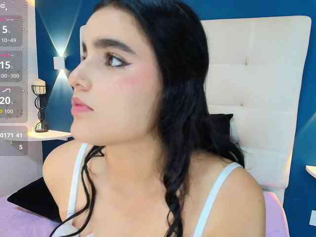 MiiaaCarter webcam