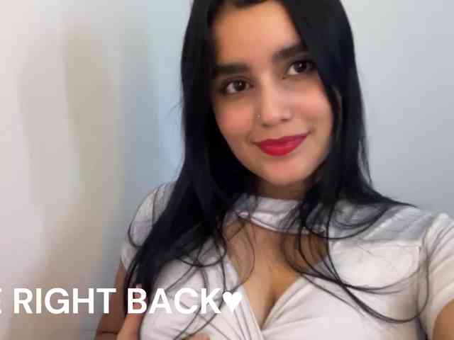 MiiaaCarter webcam