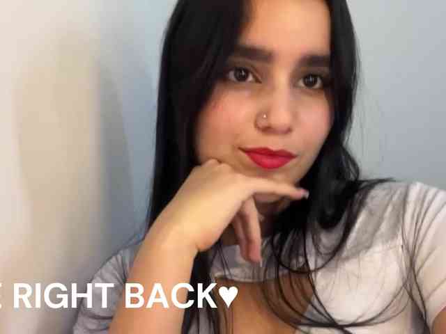 MiiaaCarter webcam