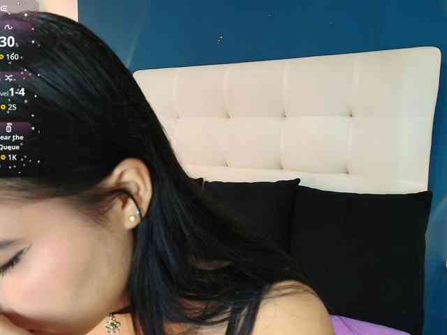 MiiaaCarter webcam