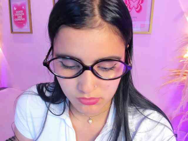 MiiaaCarter webcam