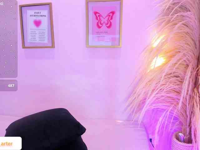 MiiaaCarter webcam