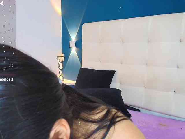 MiiaaCarter webcam