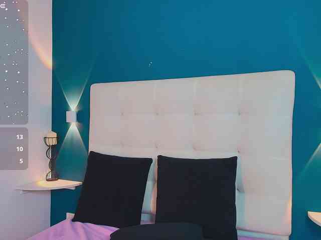 MiiaaCarter webcam
