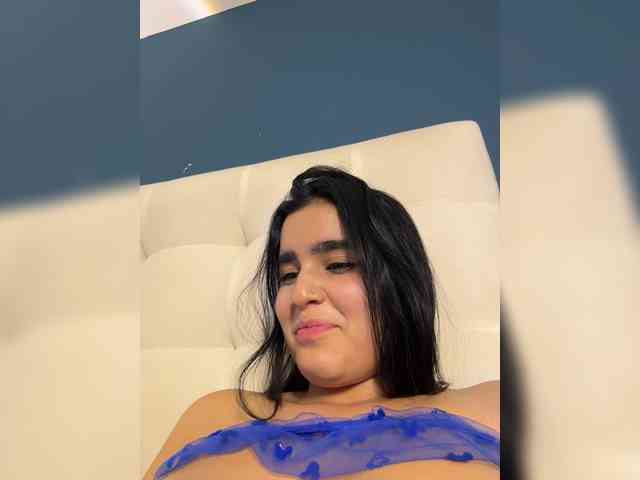 MiiaaCarter webcam