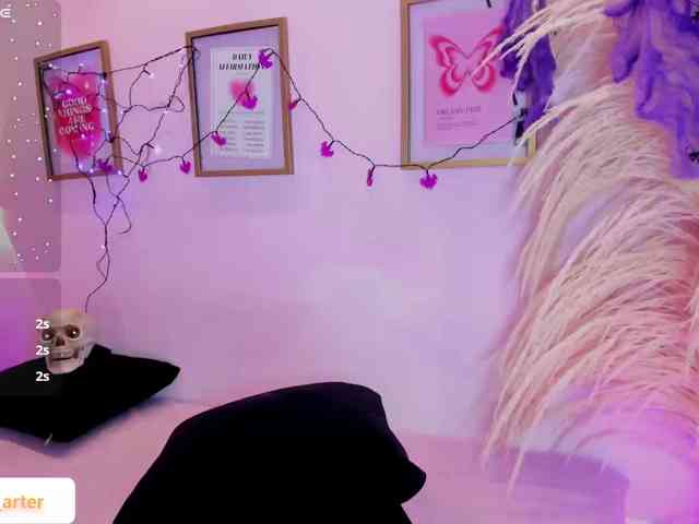 MiiaaCarter webcam