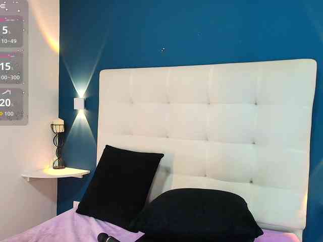 MiiaaCarter webcam