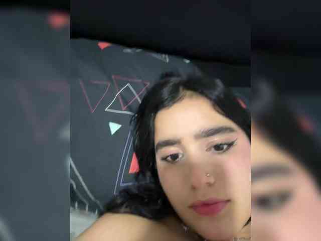 MiiaaCarter webcam