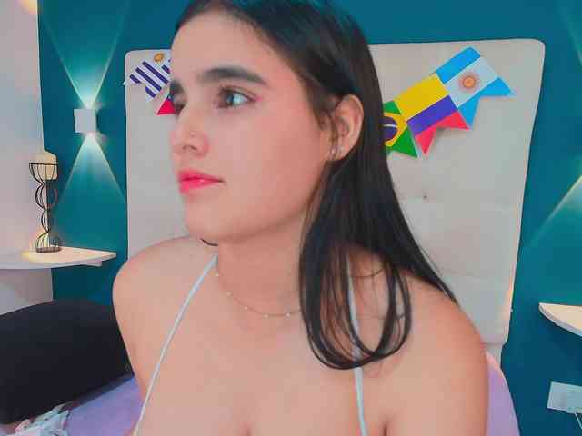 MiiaaCarter webcam