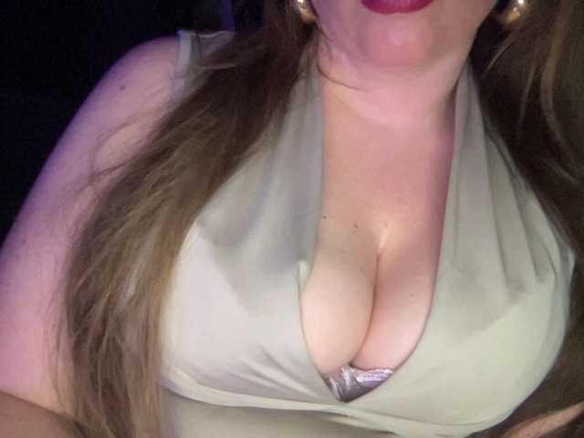 le modèle Djelina940 est en webcam porno dans un show sur le site bongacams, il possède les tags suivants: White/Caucasian,Brunette,Shaved