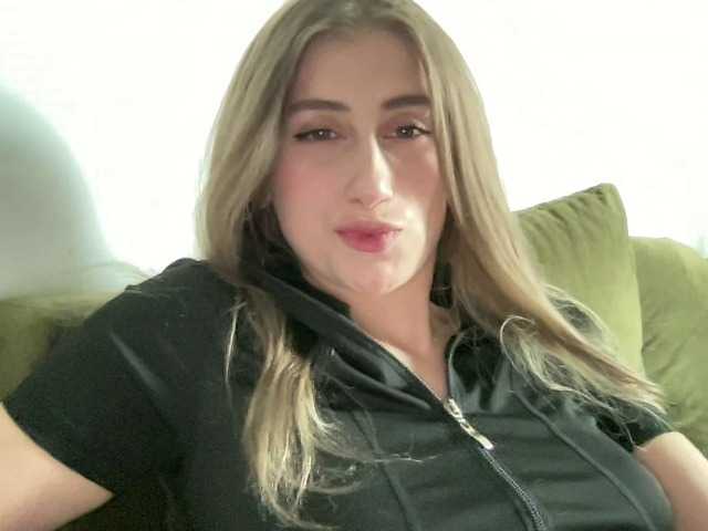 Walkiria19 live webcam show