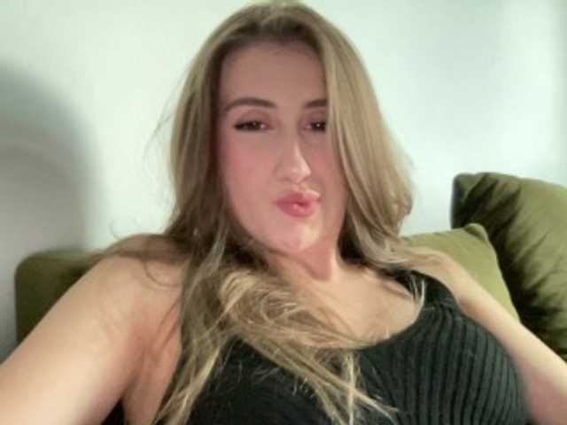 Walkiria19 live webcam show