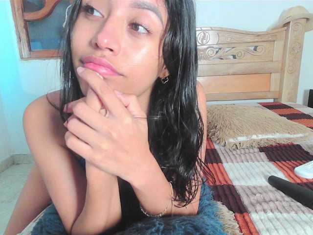 bratz-glloe live cam on BongaCams