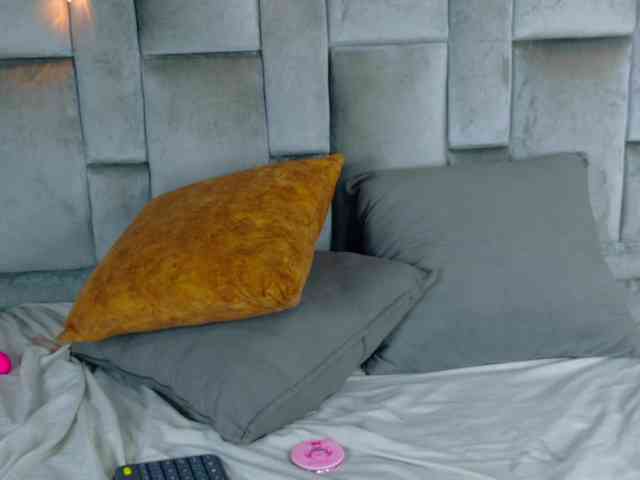 Mia-Anderson webcam