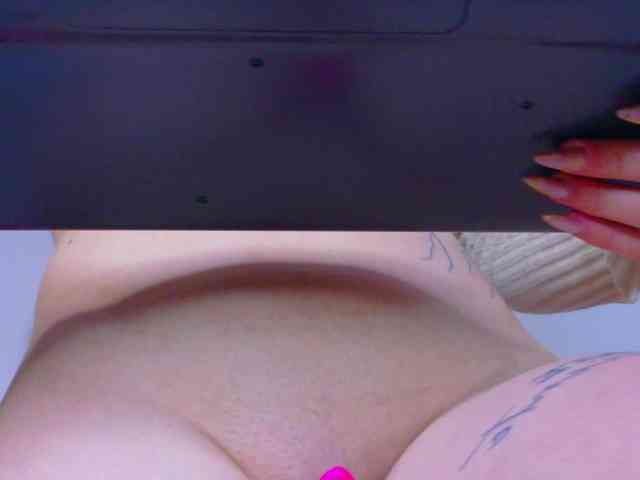 Mia-Anderson webcam
