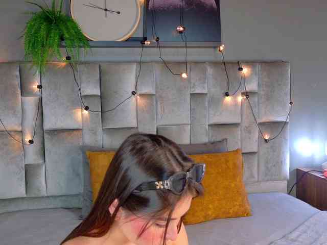 Mia-Anderson webcam