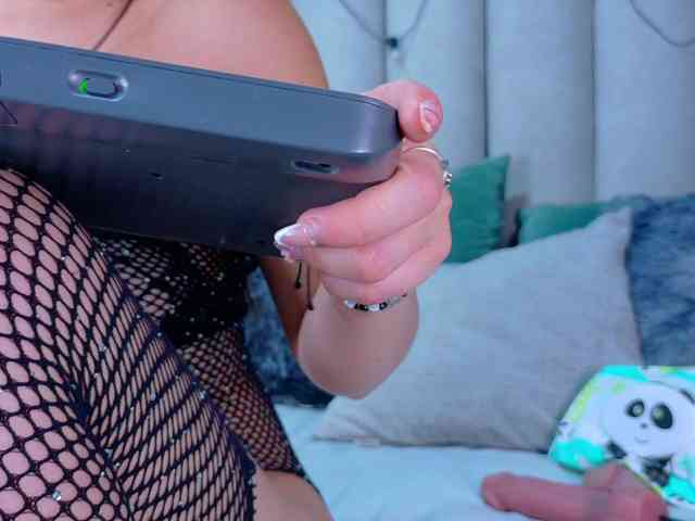 Mia-Anderson webcam