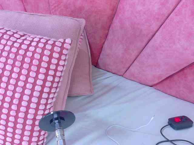 Mia-Anderson webcam